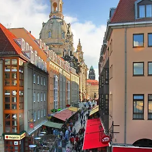 Muenzgasse An Der Frauenkirche Dresden